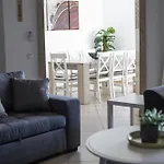 Villa Silver Globe